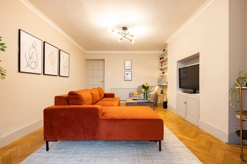 Фото The Richmond Upon Thames Escape - Modern & Bright 2bdr Flat With Parking