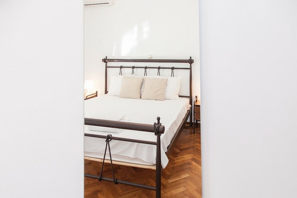 Фото Beautiful new decorated apt in Athens