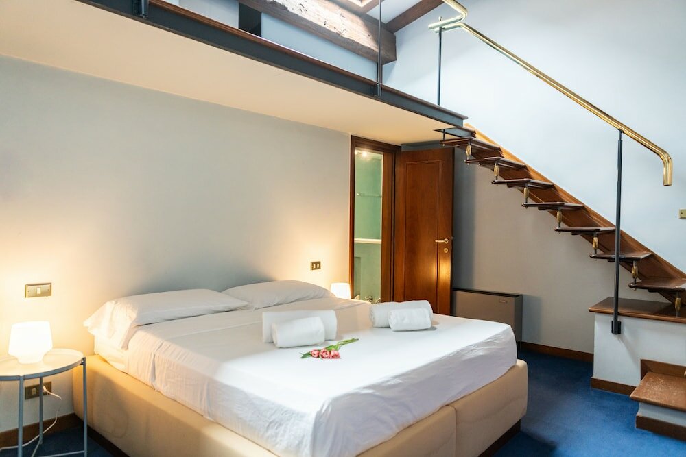 Фото Prestigious Residence Brà with a turret overlooking Verona