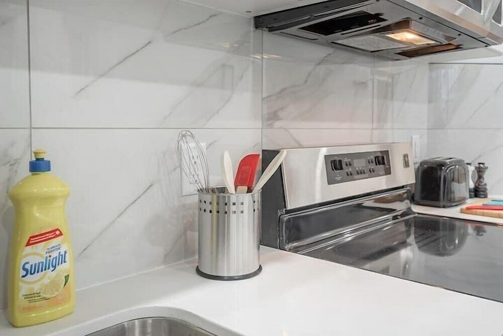 Фото Huge and Lovely 16br Apt