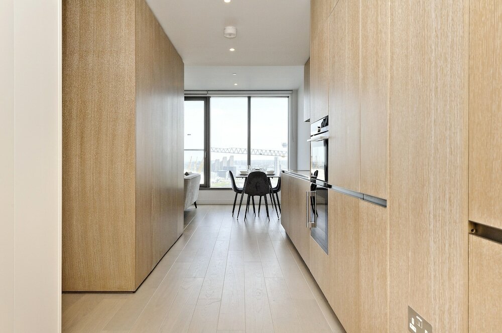 Фото Luxury Waterfront Studio in Canary Wharf by Underthedoormat