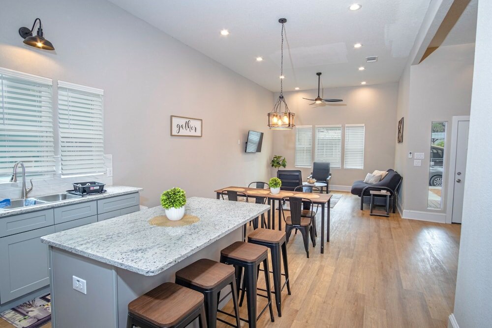 Фото Brand New Remodeled 3br/2.5ba House Near Downtown