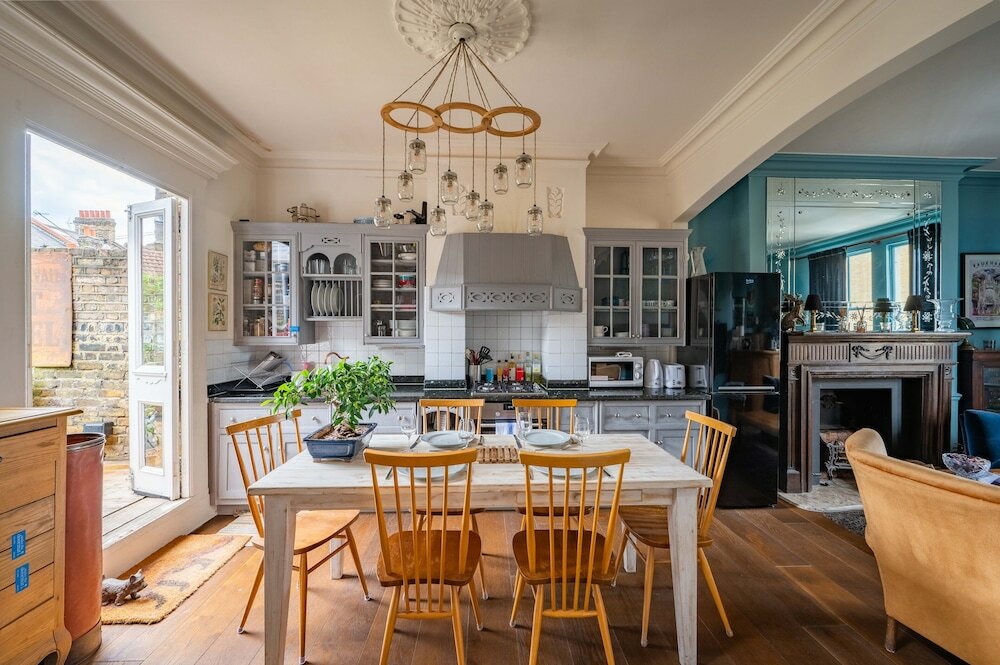 Фото Charming Home With Roof Terrace in East London by Underthedoormat