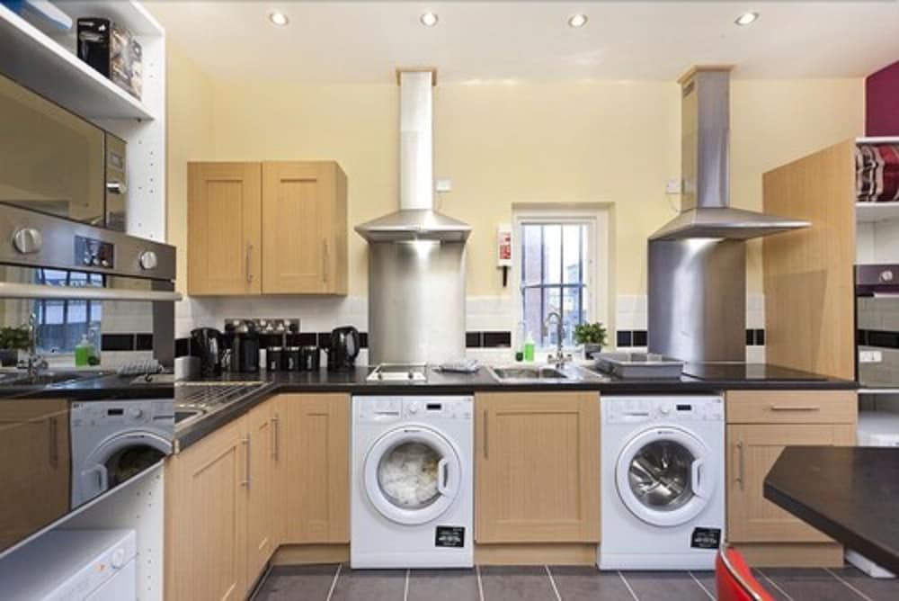 Фото Victoria Centre Apartments & Annexe