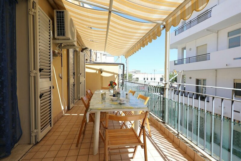 Апартаменты Letojanni Seaside Apartment With Balcony