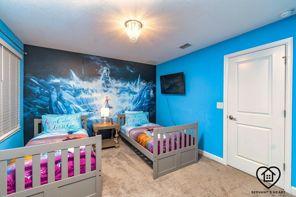 Фото Lakeview Luxury 9 Bedroom & 5 Bathroom w Private Pool