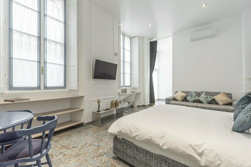 Гостиница Duomo Smart Suites в Милане