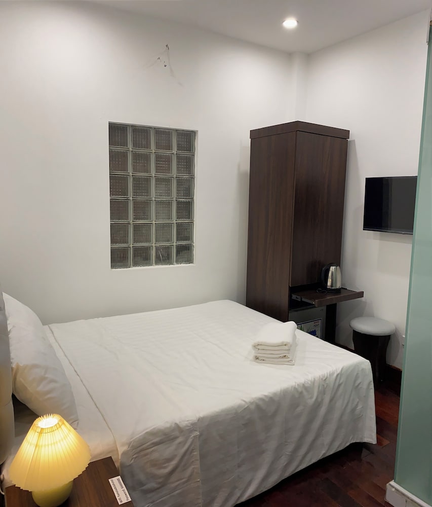 Фото Hanoi Adela Hotel