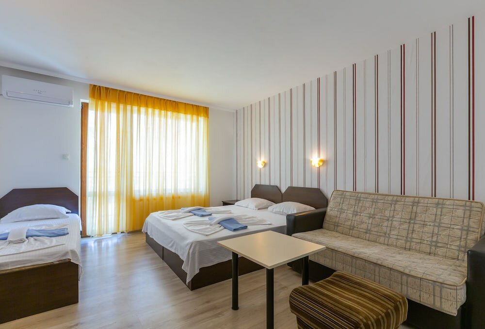 Фото Family Double Room in Dafinka Guest House