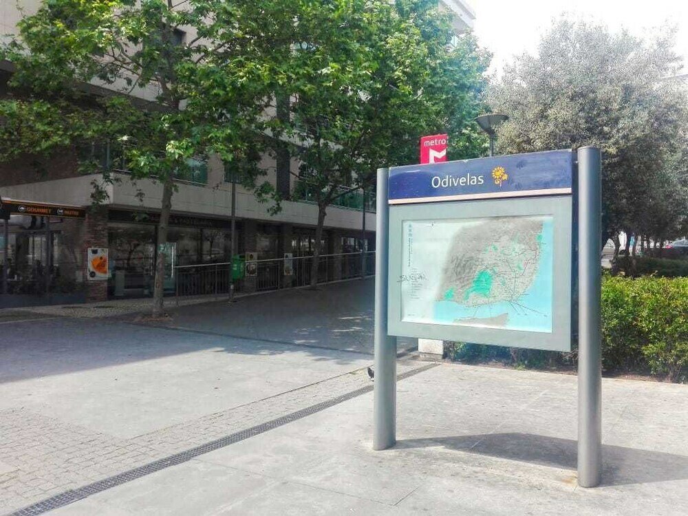 Фото Odivelas metro hospedagem