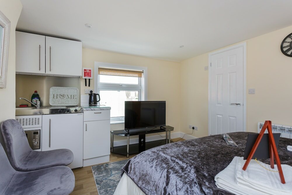 Фото St Mary's Modern Central Huge Studio Apartments