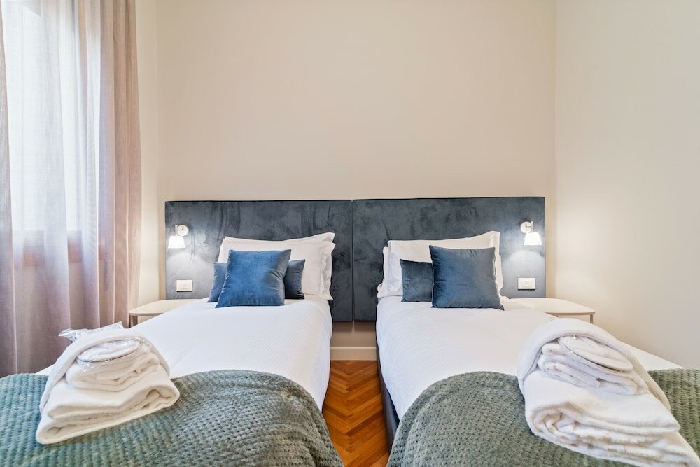 Фото San Fermo Luxury Apartment