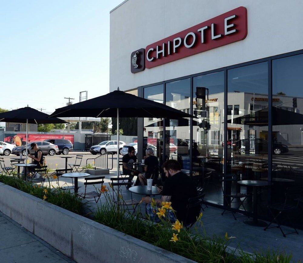 Фото Spacious House on Melrose w Private Backyard Gym