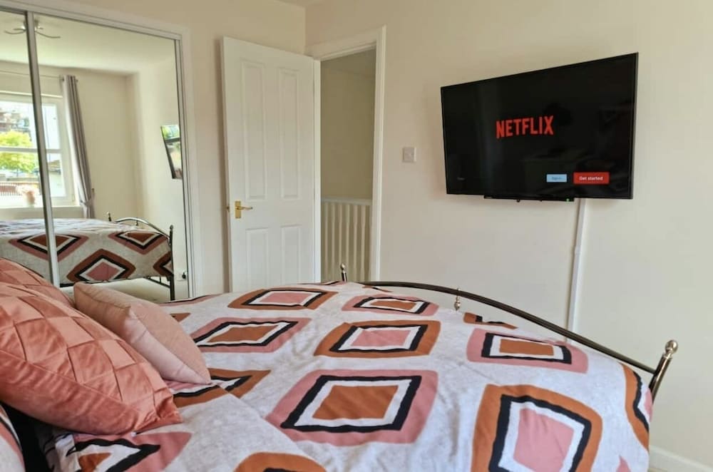 Фото Boutique 3-bed Home with Free Parking in Glasgow