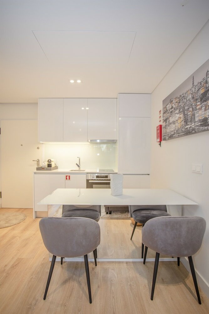 Фото Liiiving in Porto - Dragão Pool View