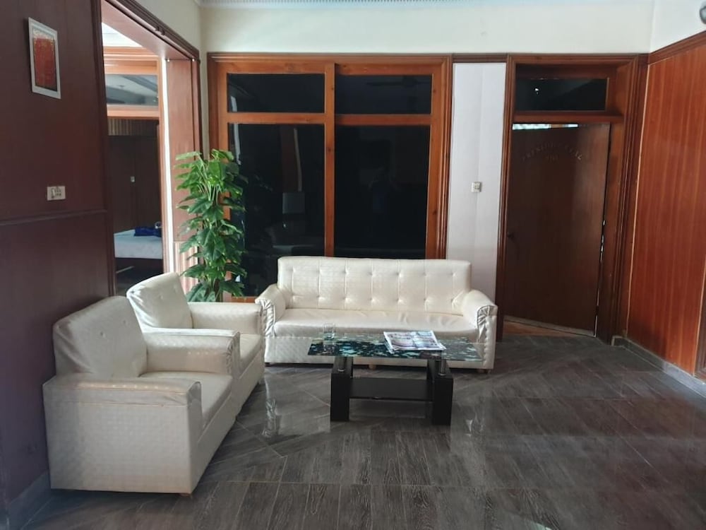 Фото Hotel Sareena Residence