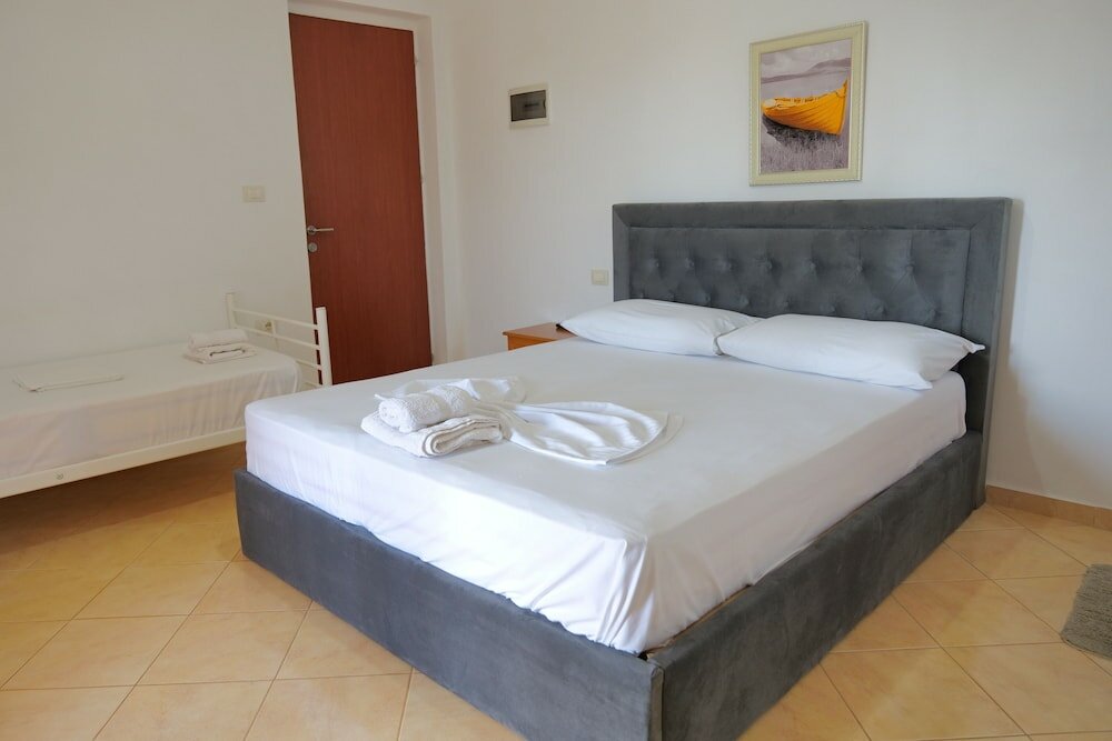 Фото Pellumb Apartments