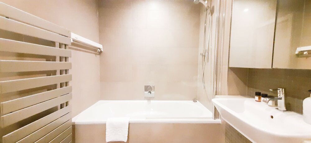 Фото Two Bed Serviced Apt in Old Street