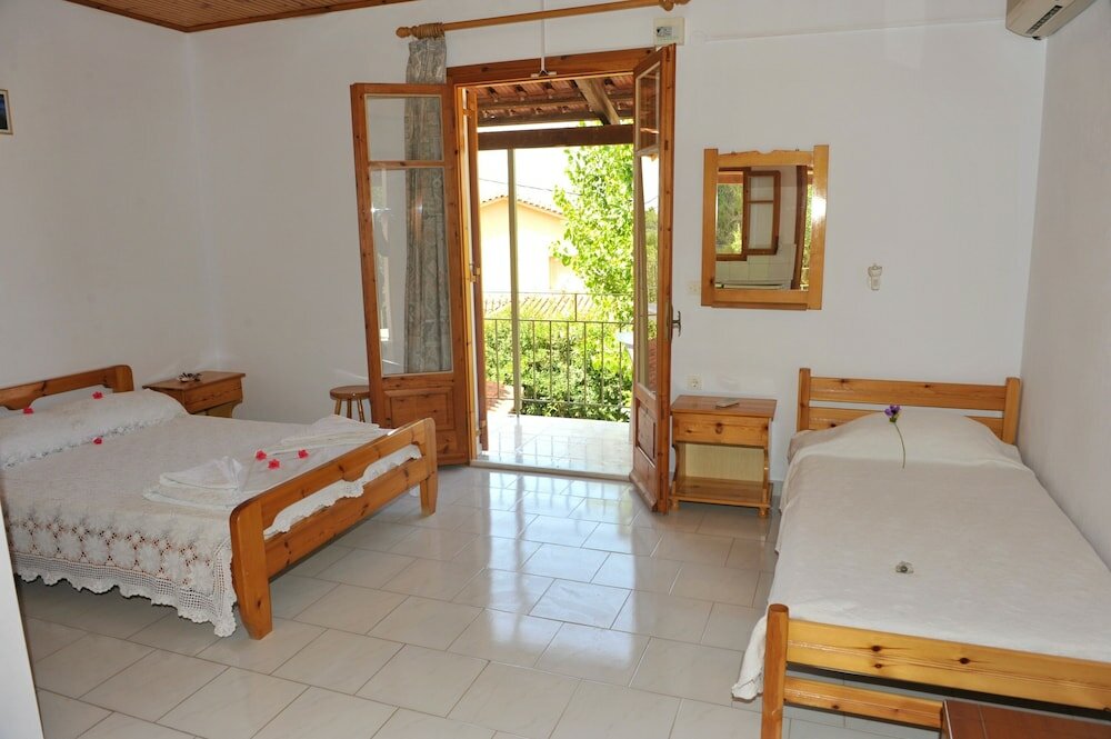 Фото Petros Giatras - Rooms