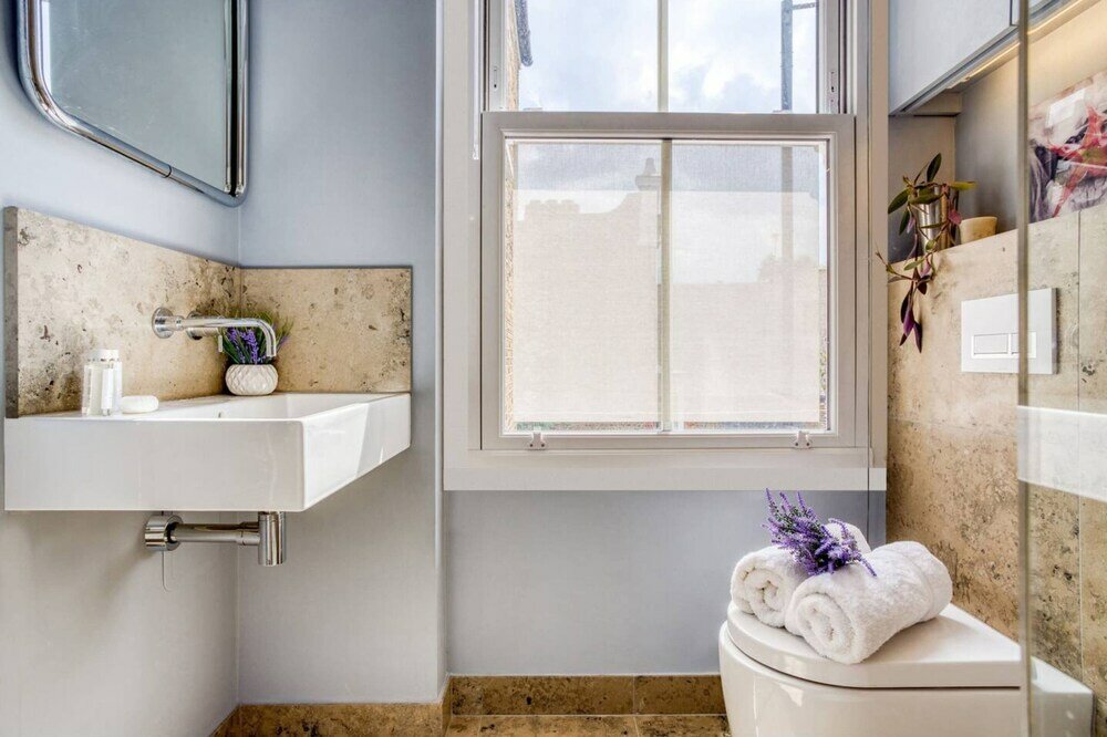 Фото Beautiful and Airy 1 Bedroom Flat - West London