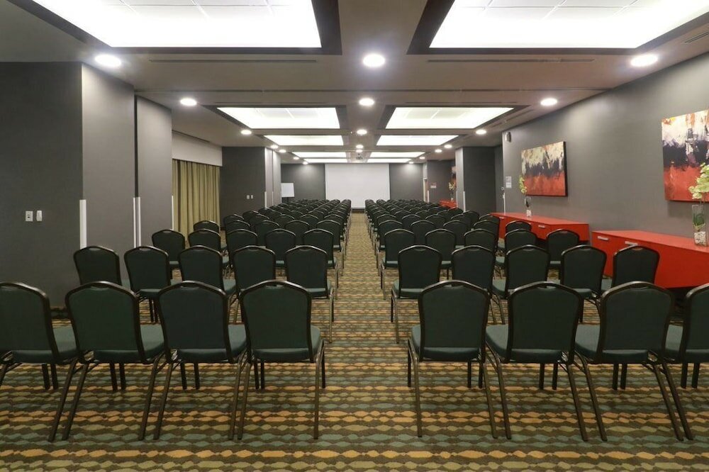 Фото Wyndham Garden Guadalajara Acueducto