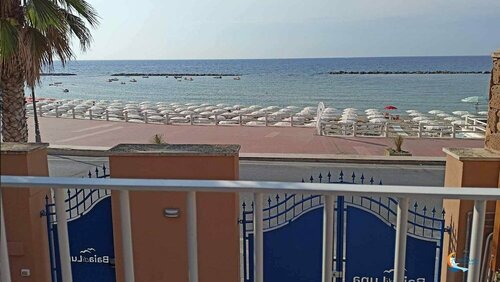 Гостиница Baia di Luna в Санте-Маринелле