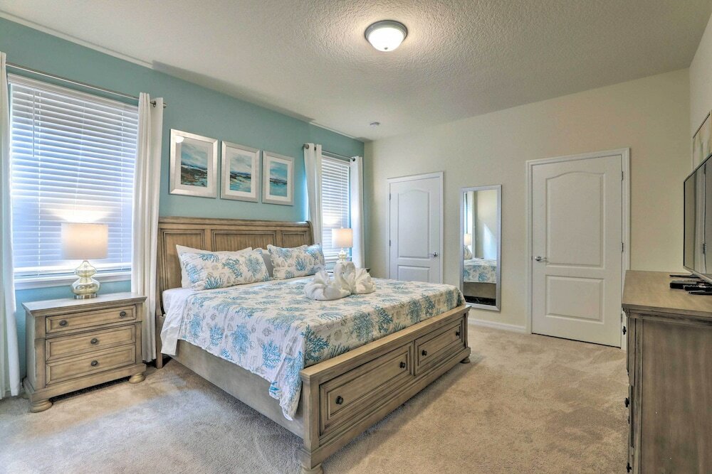 Фото Upscale Kissimmee Retreat