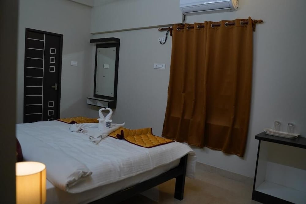 Фото Hotel Akshith Inn