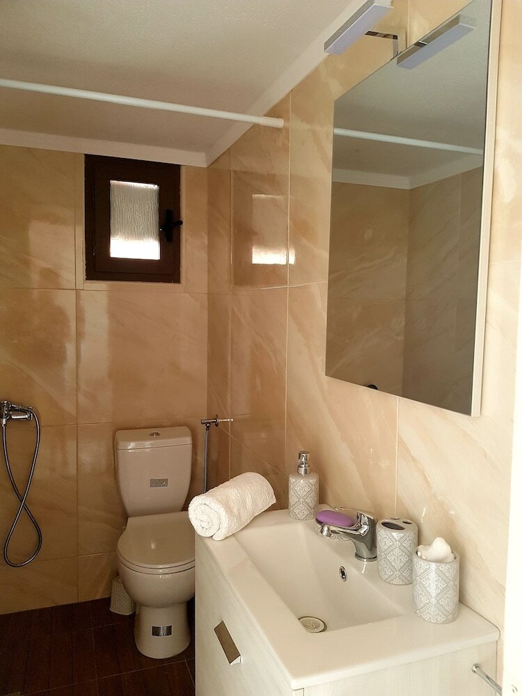 Фото Emmanouil Airport Beach Apartment