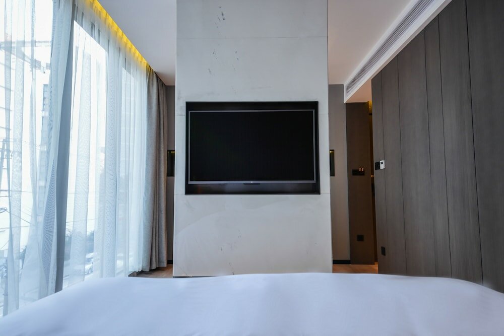 Фото Miju House Gubei-a small white building beside Shanghai oil painting sculpture institute