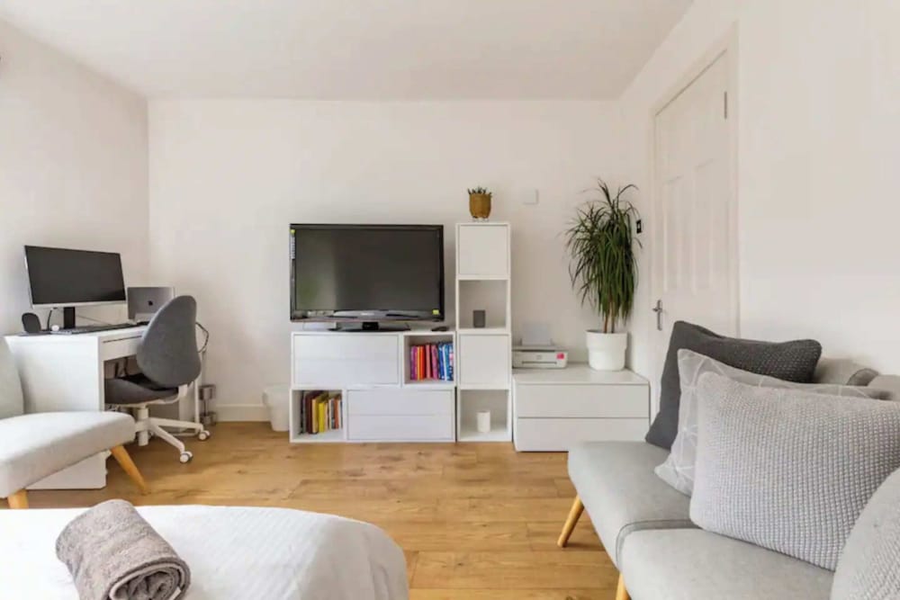 Фото Sunny 3bd House W/private Garden - Wapping!