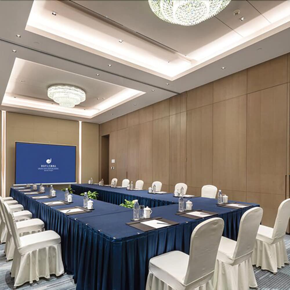 Фото New Century Hotel Zhenhai