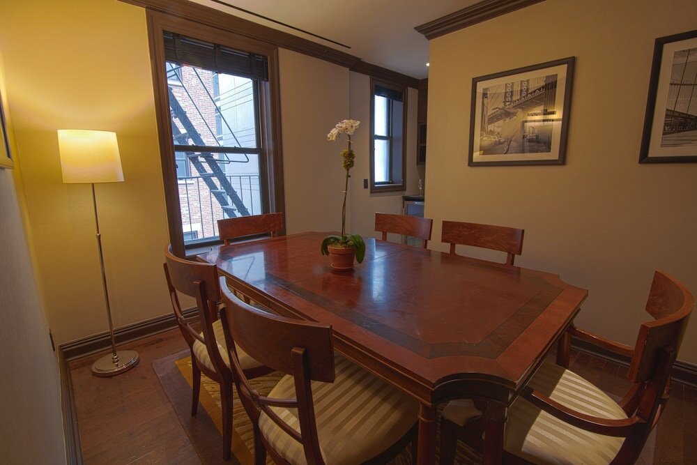 Фото The Iroquois New York