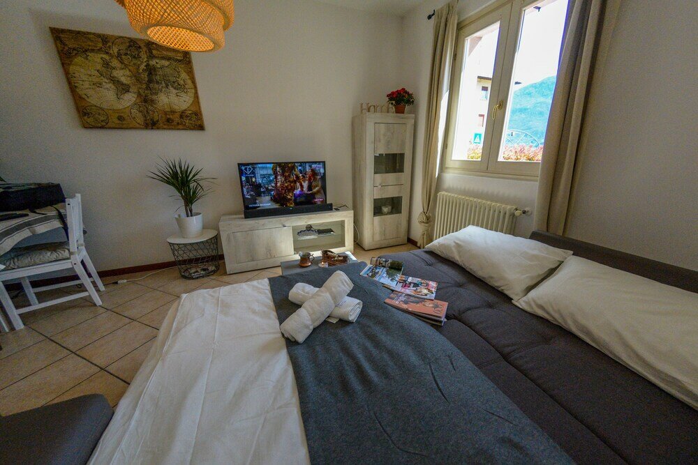 Фото Pianello Charming Lake View