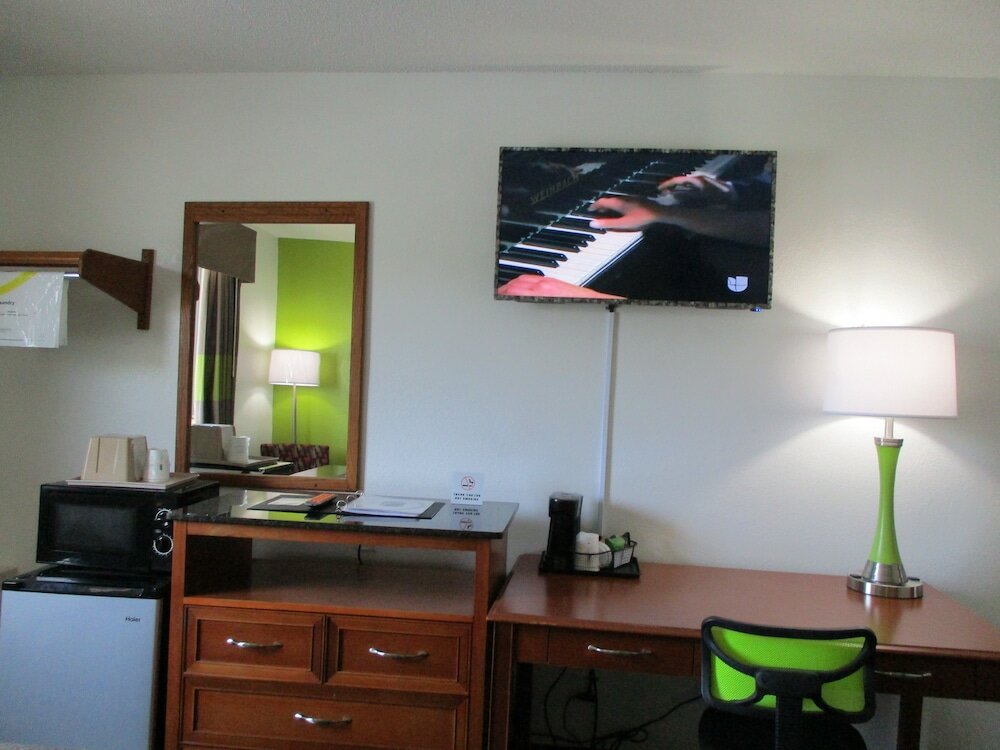 Фото Super 8 by Wyndham Franklin