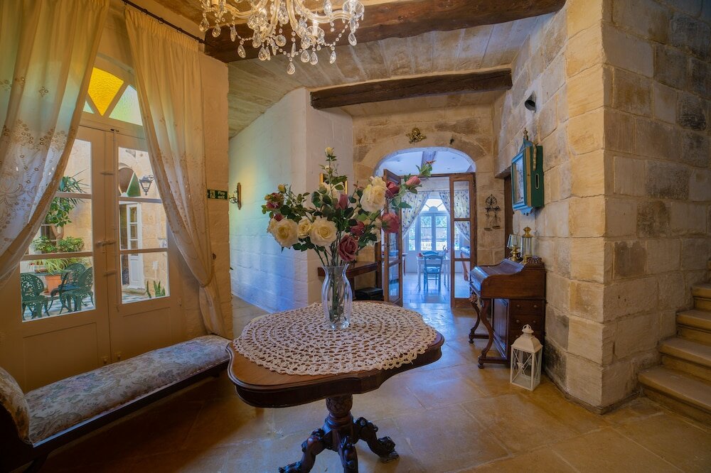 Фото Village Knights B&b