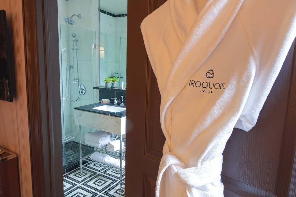 Фото The Iroquois New York