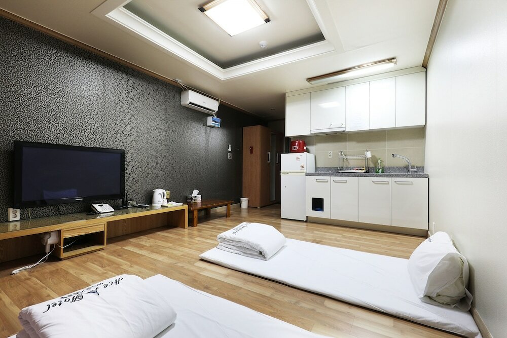 Фото Ace Family Hotel