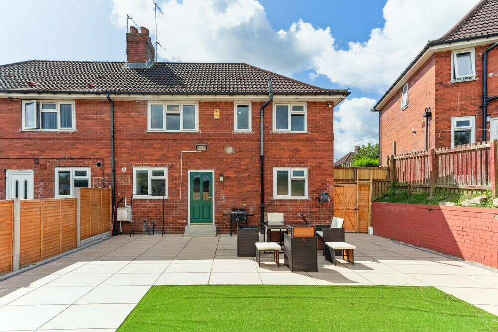 Hotel 12 Broadlea Rd, Leeds, photo