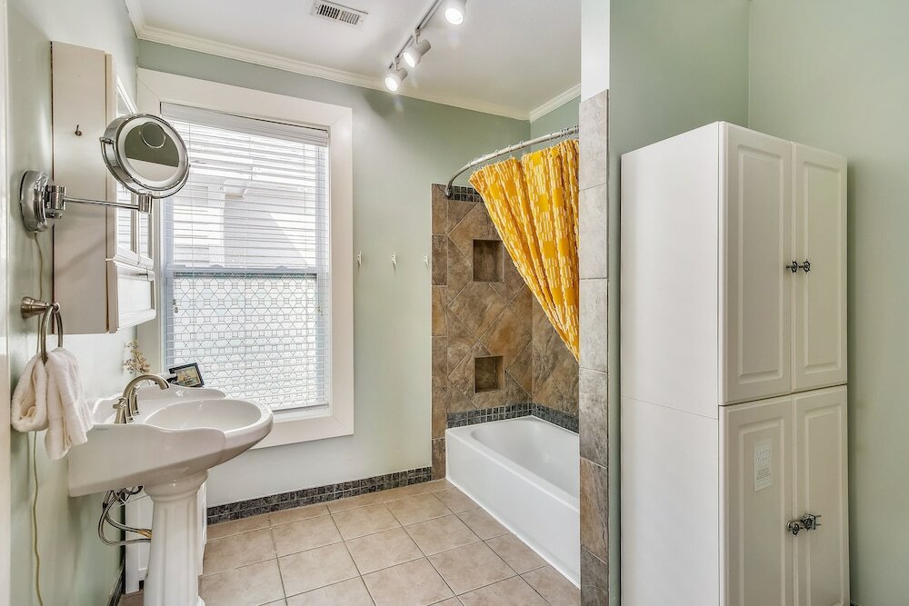 Фото A Bended Oak Bungalow