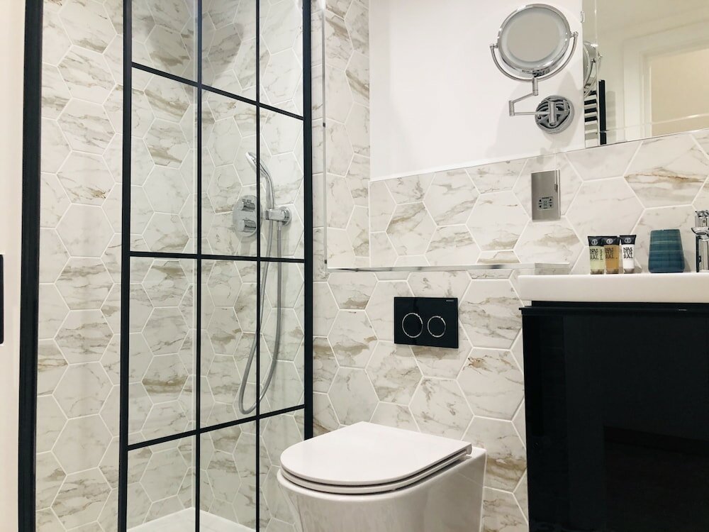 Фото Perfect Holiday Escape - 1 and 2 Bedroom Deluxe Apartments at Liverpool Street