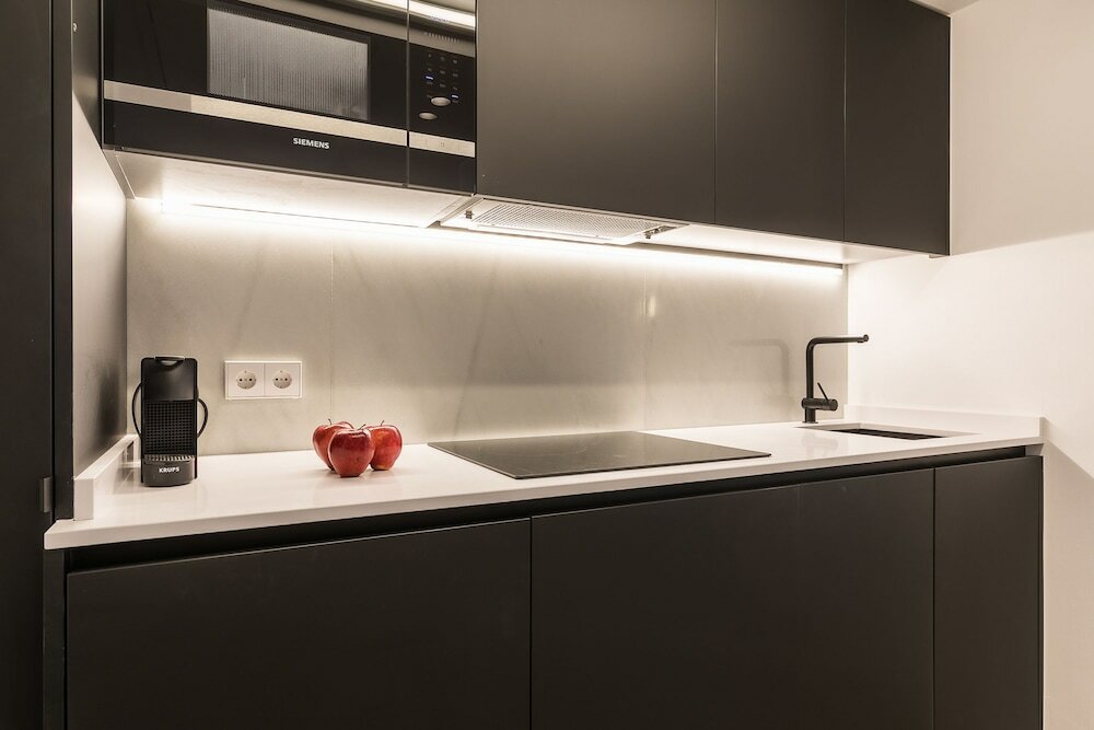 Фото Feelathome Waldorf Suites Apartments