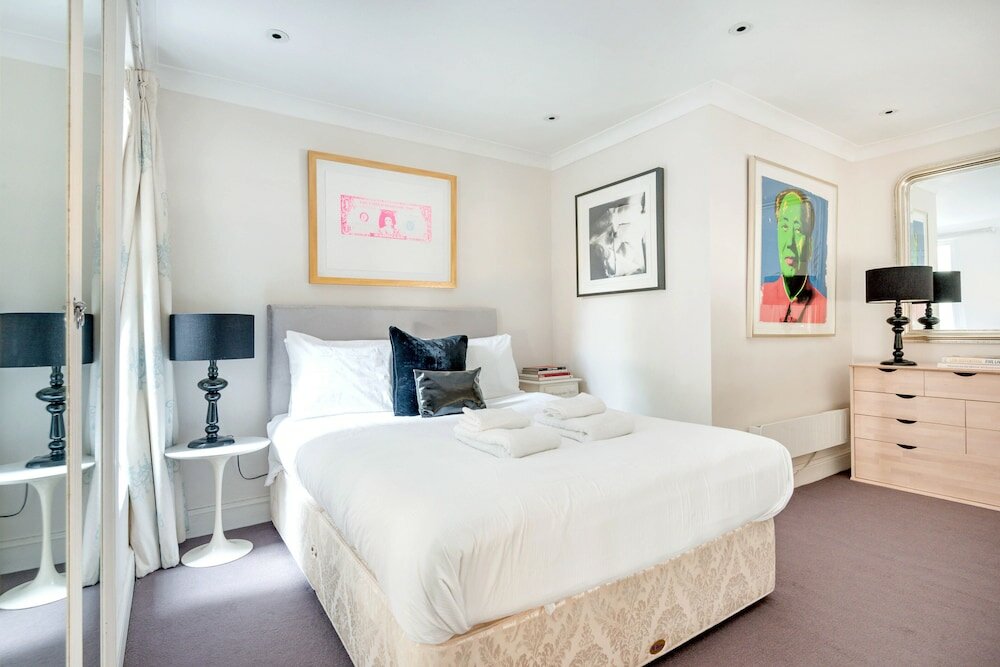 Фото Chic Chelsea Home near South Kensington by UnderTheDoormat