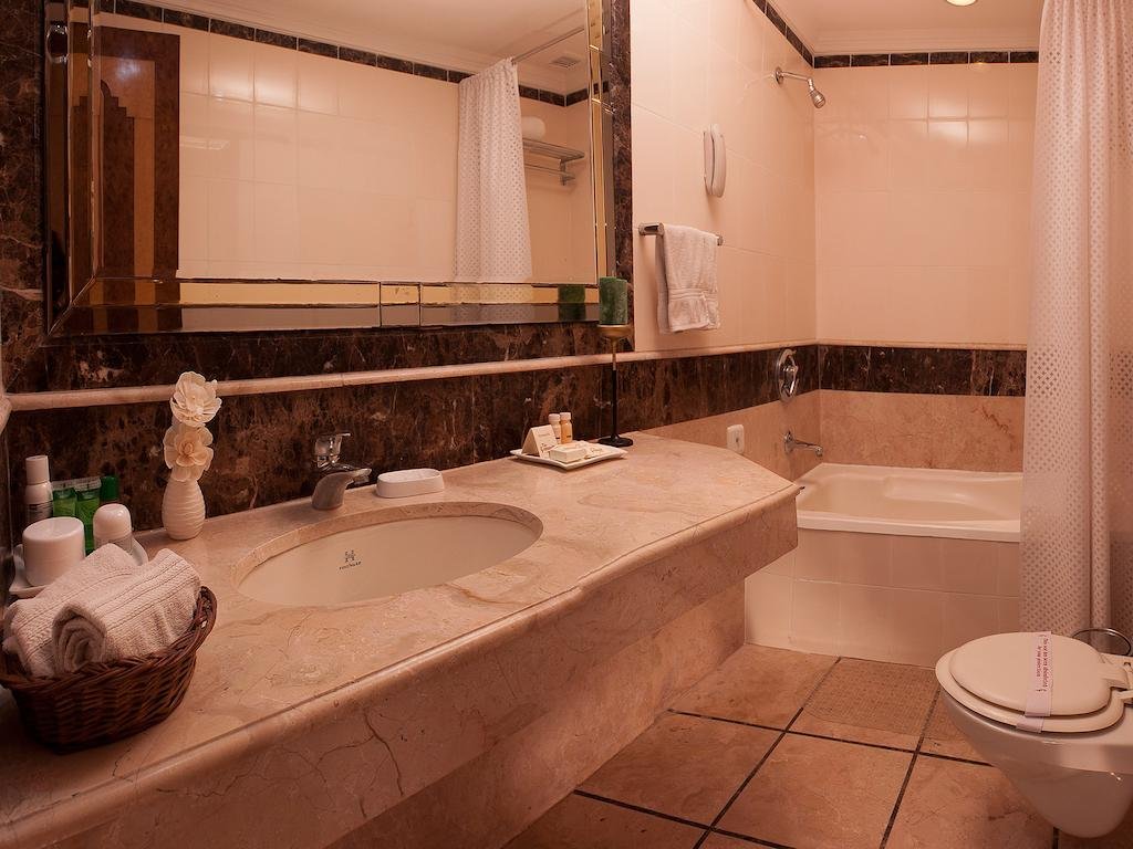 Фото The Connaught, New Delhi - Ihcl SeleQtions