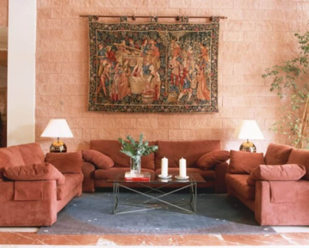 Фото Hotel Majadahonda