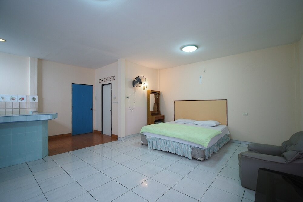 Фото Oyo 1004 Naklua Mansion