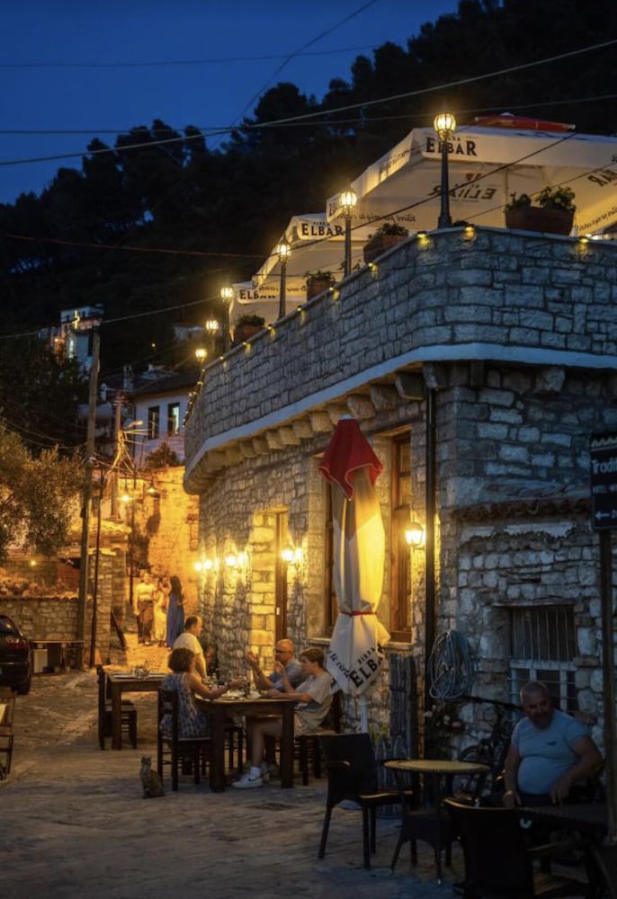 Фото Hotel Kapllani