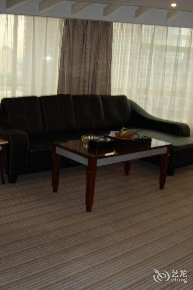 Фото Huaweida Hotel