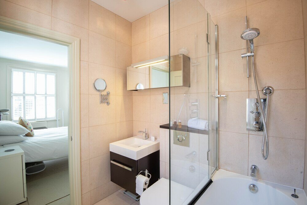 Фото Charming Home in Leafy Parsons Green