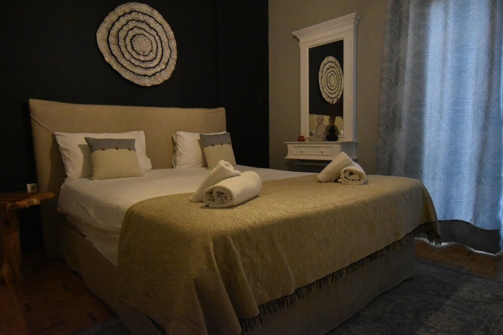 Фото Seven Seconds Away